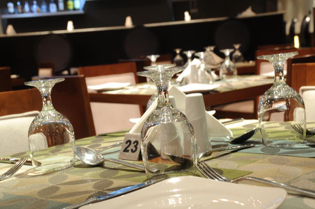Holiday Bahrain Hotel Al-Manamah Bagian luar foto