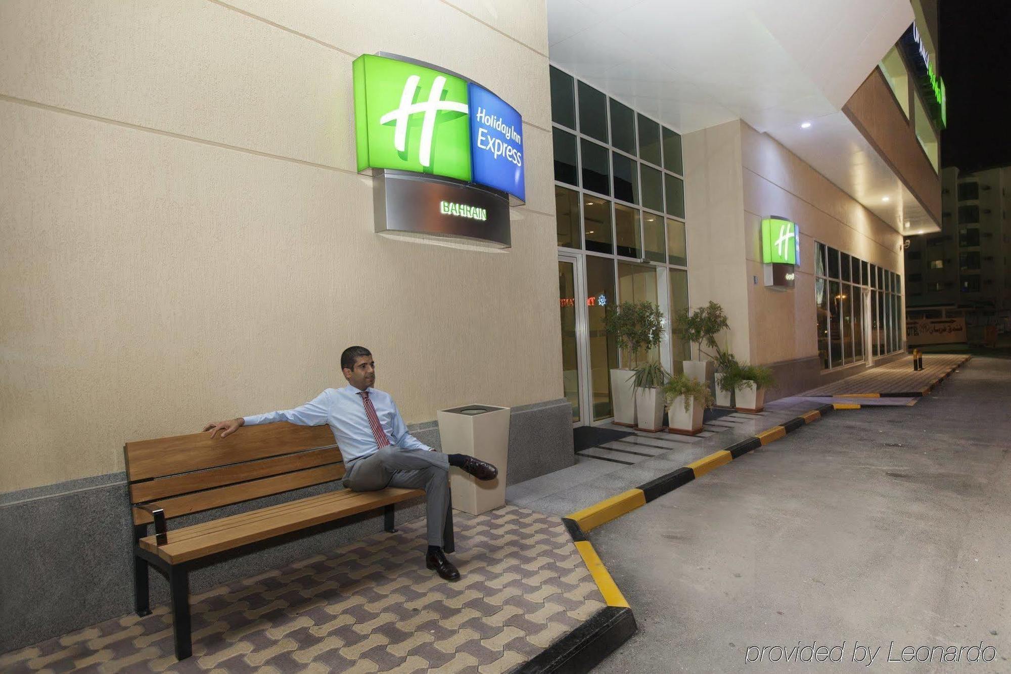 Holiday Bahrain Hotel Al-Manamah Bagian luar foto