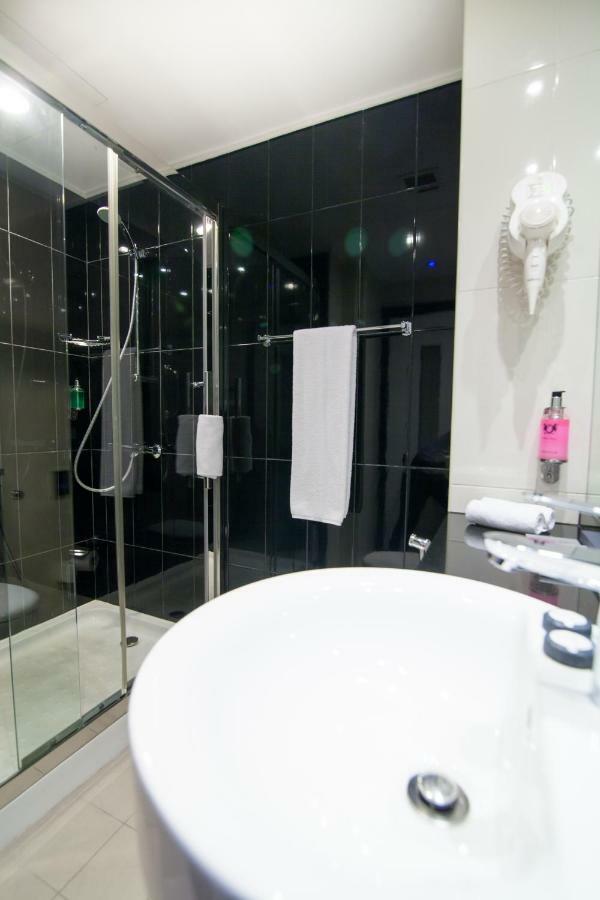 Holiday Bahrain Hotel Al-Manamah Bagian luar foto