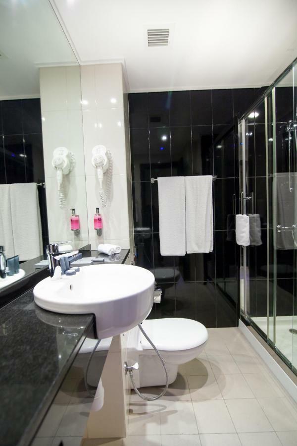 Holiday Bahrain Hotel Al-Manamah Bagian luar foto