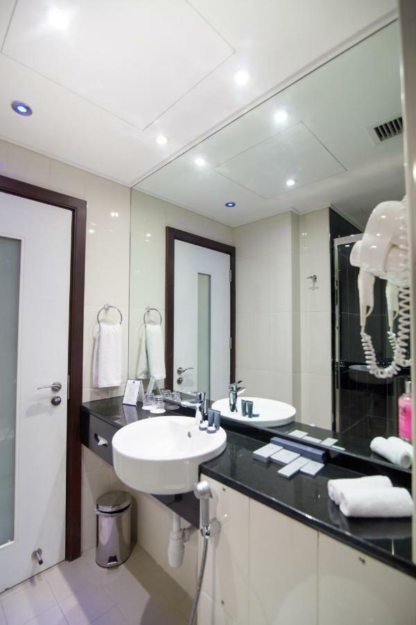 Holiday Bahrain Hotel Al-Manamah Bagian luar foto